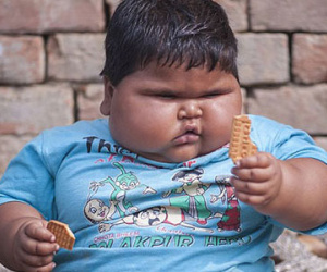 Bé 10 tháng tuổi nặng gần 19 kg