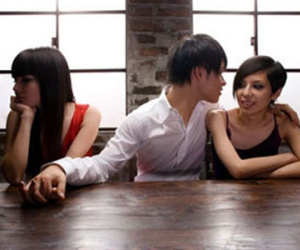 Chuyện tình bắt cá hai tay: Trớ trêu từ mạng ảo ra đời thực