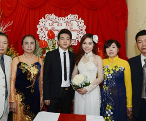 Đinh Ứng Phi Trường tổ chức lễ ăn hỏi với mối tình 8 năm