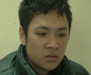 Vội mua ma túy, 2 con nghiện đâm gãy chân CSGT