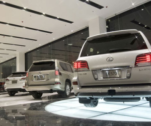 Xe sang Lexus giảm giá hàng trăm triệu đồng tại Việt Nam