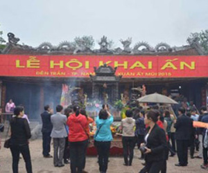 Ảnh: Cận cảnh Đền Trần trước giờ khai ấn
