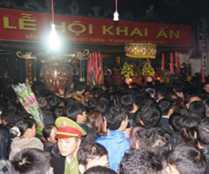 Hơn 2.000 người bảo vệ Lễ Khai ấn Đền Trần
