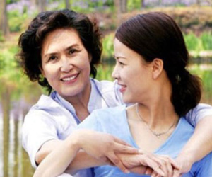 Mẹ chồng tiết lộ cho con dâu chiêu thức "trị chồng"