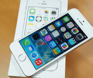 iPhone 5S khan hàng diện rộng dịp đầu năm
