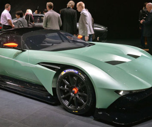 Ngắm những chi tiết độc và lạ trên Aston Martin Vulcan