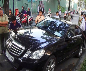 Tài xế đột tử khi đang lái Mercedes ở Sài Gòn