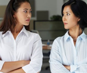 6 biểu hiện của một bà mẹ chồng "kinh khủng"