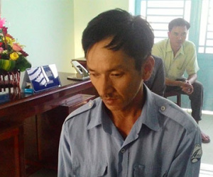 Anh trai cạy tủ trộm vàng của em gái