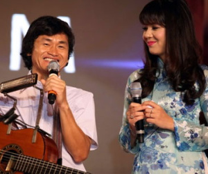 Clip nghệ sĩ guitar một tay chơi nhạc Trịnh xúc động
