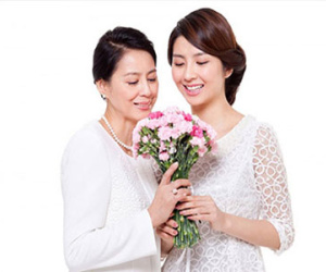 Ngày 8/3, nhớ tặng hoa mẹ chồng…