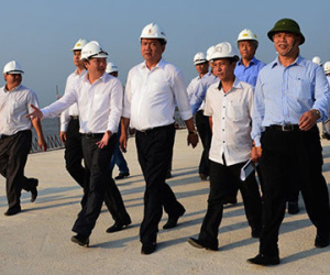 Bộ trưởng Đinh La Thăng "truy" nhà thầu: “Thi công kiểu gì thế?”