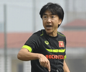 HLV Miura huỷ lịch so tài với đội đầu bảng V.League