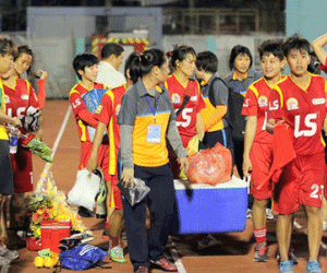 Tủi thân bóng hồng sân cỏ