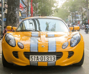 Xe thể thao hàng độc Lotus Elise S2 biển cặp ở Sài Gòn