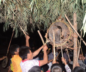 Lễ đập trống và đêm "ngoài vợ ngoài chồng" giữa đại ngàn