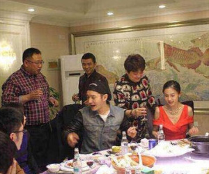 Lộ ảnh Angelababy mặc gợi cảm ra mắt bạn bè Huỳnh Hiểu Minh