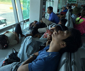 Vietjet Air delay gần 12 giờ, hành khách mệt mỏi ở sân bay