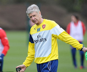 Wenger dọa kéo sập pháo đài Old Trafford