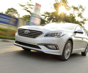 Hyundai Sonata 2015 bất ngờ giảm giá “sốc”