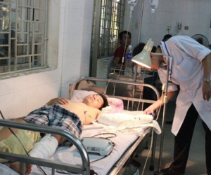 Ướp đá cánh tay bị đứt lìa rồi mang đến bệnh viện