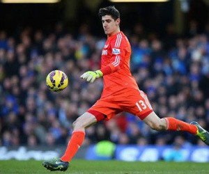Courtois thách Ibra ghi bàn vào lưới Chelsea