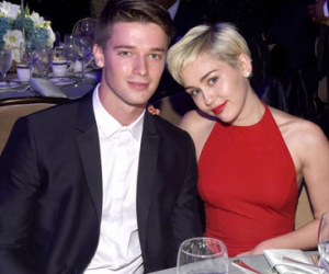 Rộ tin Miley Cyrus bí mật đính hôn mặc sự phản đối của mẹ bạn trai
