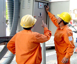 Tăng giá điện: Toàn dân trả thêm tiền, EVN lãi tiền tỷ