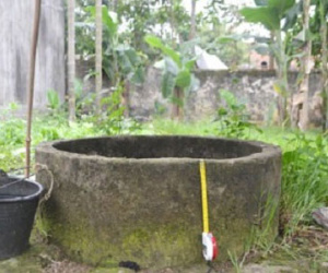 Bé hơn 1 tuổi bị ném xuống giếng nước ở Hải Dương?
