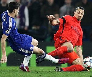 "Ibra không đáng nhận thẻ đỏ". "Cầu thủ Chelsea quá đáng xấu hổ"
