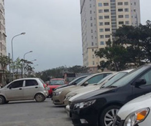 Trục lợi từ nhà ở xã hội: Ở nhà thu nhập thấp đi xe Lexus