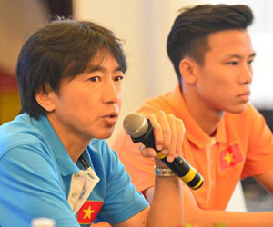 HLV Miura: "Đội không cô lập Công Phượng"