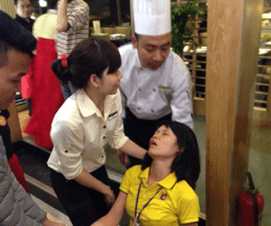 Hàng loạt người ngất xỉu ở siêu thị BigC
