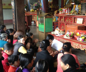 Rầm rộ dịch vụ khấn thuê kiếm tiền thiên hạ