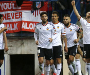 Valencia 2-0 Deportivo: "Bầy dơi" leo lên top 3