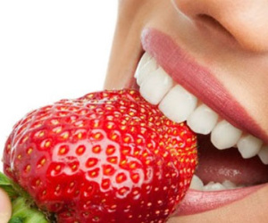 9 mẹo làm sạch mảng bám răng trong 5 phút