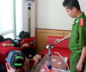 Chủ quán cà phê bán Shisha cho học sinh lớp 6