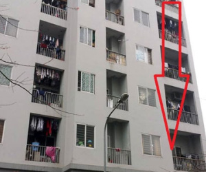 Cháu bé rơi từ tầng 6 xuống đất đã tử vong