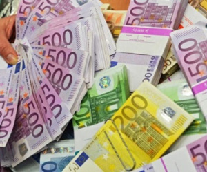 Euro giảm giá là cứu tinh của châu Âu