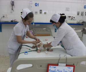 Khối u to bằng quả cam trong ống mật bé gái 3 tháng tuổi