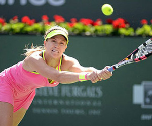 Sharapova loại Azarenka, Wozniacki thua sốc đối thủ tuổi "teen"
