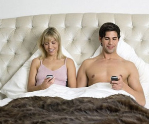 Smartphone hủy hoại đời sống chăn gối