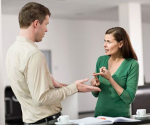 Chồng cậy làm ra tiền khinh rẻ vợ