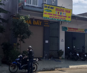Đâm ông chủ rồi kéo vào nhà vệ sinh dìm xuống thùng nước