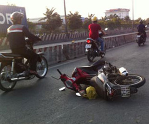 Thai phụ bị xe máy tông nhập viện