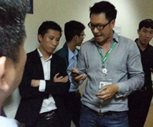 Clip: Nhân viên ngân hàng và công an phường phá cửa nhà dân xiết nợ