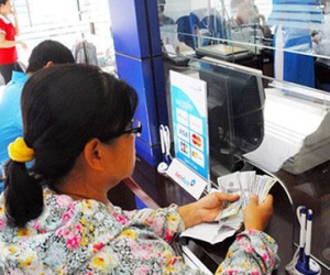 USD tăng vọt: Có nên rút tiền mua USD?