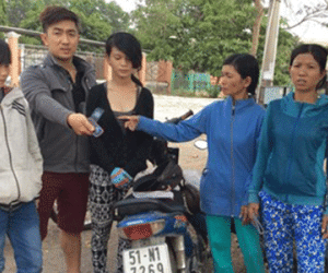Bắt băng “nữ tặc” vờ bán vé số để trộm cắp