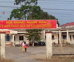 Kiểm điểm chủ tịch xã bị chủ quán dọa đốt trụ sở để đòi nợ