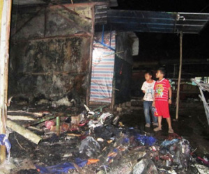 Cháy chợ Phong Nha, tiểu thương tán loạn dọn hàng "chạy lửa"